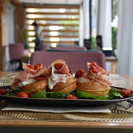 فندق Suez ليدو دي يسولو